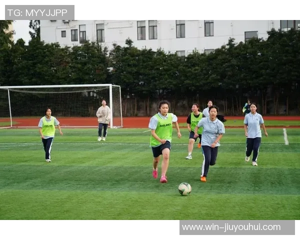 足球的魅力与激情在绿茵场上的每一次奔跑与拼搏中绽放